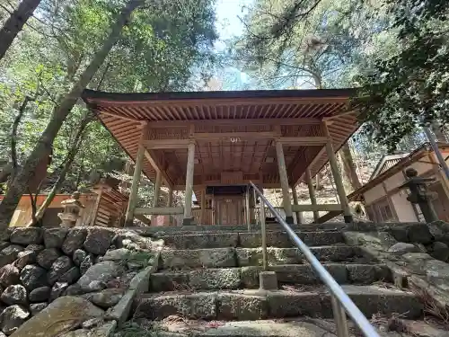 蘭宇氣白神社の{uncategorized: "未分類", other: "その他", undefined: "問題あり", building: "その他建物", grave: "お墓", sacred_gate: "鳥居", guardian: "狛犬", statue: "像", buddha: "仏像", history: "歴史", nature: "自然", garden: "庭園", animal: "動物", pagoda: "塔", temizu: "手水舎", mountain_gate: "山門・神門", sanctuary: "本殿・本堂", subordinate: "末社・摂社", art: "芸術", scenery: "景色", jizo: "地蔵", ema: "絵馬", goshuin: "御朱印", omikuji: "おみくじ", items: "授与品その他", amulet: "お守り", goshuincho: "御朱印帳", eats: "食事", festival: "お祭り", votive_dance: "神楽", shichigosan: "七五三参", wedding: "結婚式", experience: "体験その他", initially: "初詣", around: "周辺", anti_infection: "感染症対策"}