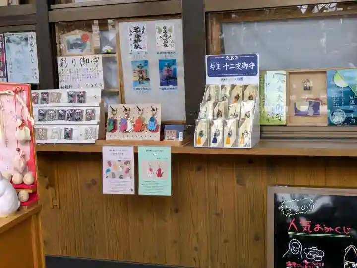 湯倉神社の{uncategorized: "未分類", other: "その他", undefined: "問題あり", building: "その他建物", grave: "お墓", sacred_gate: "鳥居", guardian: "狛犬", statue: "像", buddha: "仏像", history: "歴史", nature: "自然", garden: "庭園", animal: "動物", pagoda: "塔", temizu: "手水舎", mountain_gate: "山門・神門", sanctuary: "本殿・本堂", subordinate: "末社・摂社", art: "芸術", scenery: "景色", jizo: "地蔵", ema: "絵馬", goshuin: "御朱印", omikuji: "おみくじ", items: "授与品その他", amulet: "お守り", goshuincho: "御朱印帳", eats: "食事", festival: "お祭り", votive_dance: "神楽", shichigosan: "七五三参", wedding: "結婚式", experience: "体験その他", initially: "初詣", around: "周辺", anti_infection: "感染症対策"}