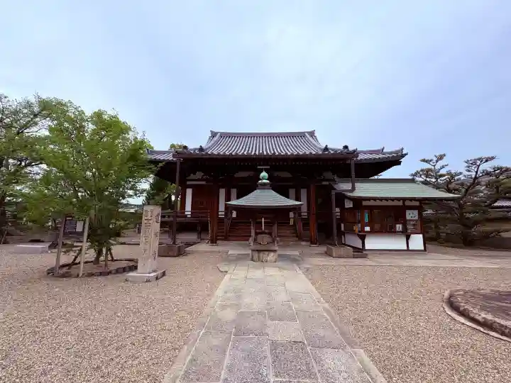 道明寺の{uncategorized: "未分類", other: "その他", undefined: "問題あり", building: "その他建物", grave: "お墓", sacred_gate: "鳥居", guardian: "狛犬", statue: "像", buddha: "仏像", history: "歴史", nature: "自然", garden: "庭園", animal: "動物", pagoda: "塔", temizu: "手水舎", mountain_gate: "山門・神門", sanctuary: "本殿・本堂", subordinate: "末社・摂社", art: "芸術", scenery: "景色", jizo: "地蔵", ema: "絵馬", goshuin: "御朱印", omikuji: "おみくじ", items: "授与品その他", amulet: "お守り", goshuincho: "御朱印帳", eats: "食事", festival: "お祭り", votive_dance: "神楽", shichigosan: "七五三参", wedding: "結婚式", experience: "体験その他", initially: "初詣", around: "周辺", anti_infection: "感染症対策"}