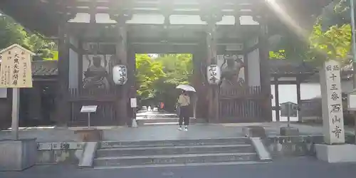 石山寺の山門