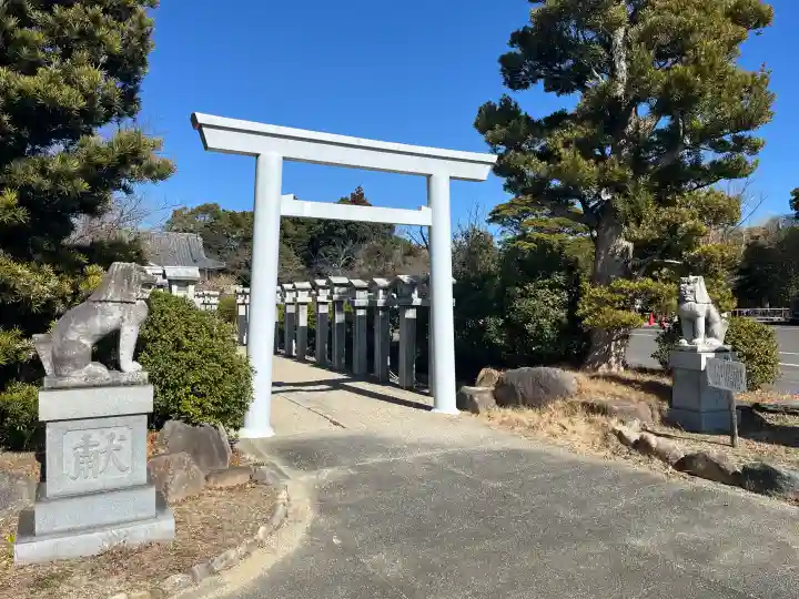 比佐豆知神社の{uncategorized: "未分類", other: "その他", undefined: "問題あり", building: "その他建物", grave: "お墓", sacred_gate: "鳥居", guardian: "狛犬", statue: "像", buddha: "仏像", history: "歴史", nature: "自然", garden: "庭園", animal: "動物", pagoda: "塔", temizu: "手水舎", mountain_gate: "山門・神門", sanctuary: "本殿・本堂", subordinate: "末社・摂社", art: "芸術", scenery: "景色", jizo: "地蔵", ema: "絵馬", goshuin: "御朱印", omikuji: "おみくじ", items: "授与品その他", amulet: "お守り", goshuincho: "御朱印帳", eats: "食事", festival: "お祭り", votive_dance: "神楽", shichigosan: "七五三参", wedding: "結婚式", experience: "体験その他", initially: "初詣", around: "周辺", anti_infection: "感染症対策"}