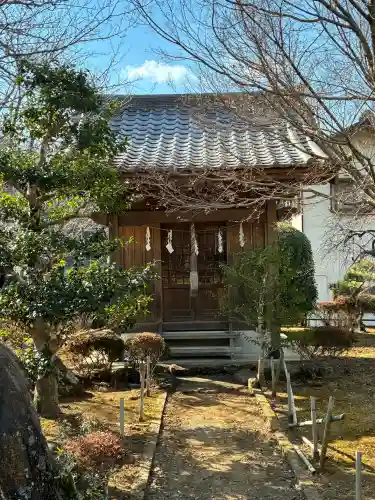 本立寺の{uncategorized: "未分類", other: "その他", undefined: "問題あり", building: "その他建物", grave: "お墓", sacred_gate: "鳥居", guardian: "狛犬", statue: "像", buddha: "仏像", history: "歴史", nature: "自然", garden: "庭園", animal: "動物", pagoda: "塔", temizu: "手水舎", mountain_gate: "山門・神門", sanctuary: "本殿・本堂", subordinate: "末社・摂社", art: "芸術", scenery: "景色", jizo: "地蔵", ema: "絵馬", goshuin: "御朱印", omikuji: "おみくじ", items: "授与品その他", amulet: "お守り", goshuincho: "御朱印帳", eats: "食事", festival: "お祭り", votive_dance: "神楽", shichigosan: "七五三参", wedding: "結婚式", experience: "体験その他", initially: "初詣", around: "周辺", anti_infection: "感染症対策"}