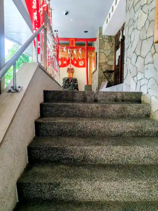 初音森神社の{uncategorized: "未分類", other: "その他", undefined: "問題あり", building: "その他建物", grave: "お墓", sacred_gate: "鳥居", guardian: "狛犬", statue: "像", buddha: "仏像", history: "歴史", nature: "自然", garden: "庭園", animal: "動物", pagoda: "塔", temizu: "手水舎", mountain_gate: "山門・神門", sanctuary: "本殿・本堂", subordinate: "末社・摂社", art: "芸術", scenery: "景色", jizo: "地蔵", ema: "絵馬", goshuin: "御朱印", omikuji: "おみくじ", items: "授与品その他", amulet: "お守り", goshuincho: "御朱印帳", eats: "食事", festival: "お祭り", votive_dance: "神楽", shichigosan: "七五三参", wedding: "結婚式", experience: "体験その他", initially: "初詣", around: "周辺", anti_infection: "感染症対策"}
