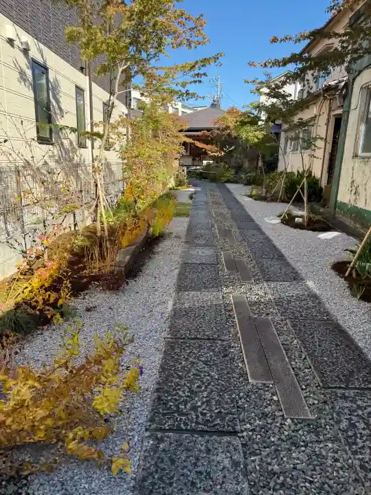 遍照寺の{uncategorized: "未分類", other: "その他", undefined: "問題あり", building: "その他建物", grave: "お墓", sacred_gate: "鳥居", guardian: "狛犬", statue: "像", buddha: "仏像", history: "歴史", nature: "自然", garden: "庭園", animal: "動物", pagoda: "塔", temizu: "手水舎", mountain_gate: "山門・神門", sanctuary: "本殿・本堂", subordinate: "末社・摂社", art: "芸術", scenery: "景色", jizo: "地蔵", ema: "絵馬", goshuin: "御朱印", omikuji: "おみくじ", items: "授与品その他", amulet: "お守り", goshuincho: "御朱印帳", eats: "食事", festival: "お祭り", votive_dance: "神楽", shichigosan: "七五三参", wedding: "結婚式", experience: "体験その他", initially: "初詣", around: "周辺", anti_infection: "感染症対策"}