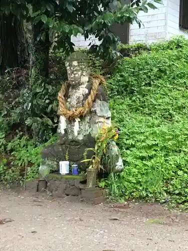 鷹屋神社の像