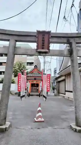 桝箕稲荷神社の{uncategorized: "未分類", other: "その他", undefined: "問題あり", building: "その他建物", grave: "お墓", sacred_gate: "鳥居", guardian: "狛犬", statue: "像", buddha: "仏像", history: "歴史", nature: "自然", garden: "庭園", animal: "動物", pagoda: "塔", temizu: "手水舎", mountain_gate: "山門・神門", sanctuary: "本殿・本堂", subordinate: "末社・摂社", art: "芸術", scenery: "景色", jizo: "地蔵", ema: "絵馬", goshuin: "御朱印", omikuji: "おみくじ", items: "授与品その他", amulet: "お守り", goshuincho: "御朱印帳", eats: "食事", festival: "お祭り", votive_dance: "神楽", shichigosan: "七五三参", wedding: "結婚式", experience: "体験その他", initially: "初詣", around: "周辺", anti_infection: "感染症対策"}
