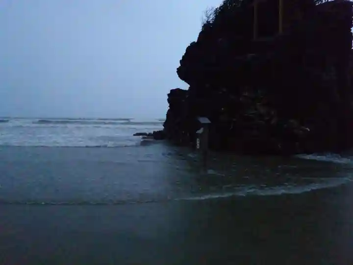 稲佐の浜 弁天島(島根県)