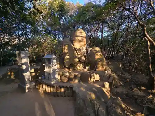 越木岩神社の{uncategorized: "未分類", other: "その他", undefined: "問題あり", building: "その他建物", grave: "お墓", sacred_gate: "鳥居", guardian: "狛犬", statue: "像", buddha: "仏像", history: "歴史", nature: "自然", garden: "庭園", animal: "動物", pagoda: "塔", temizu: "手水舎", mountain_gate: "山門・神門", sanctuary: "本殿・本堂", subordinate: "末社・摂社", art: "芸術", scenery: "景色", jizo: "地蔵", ema: "絵馬", goshuin: "御朱印", omikuji: "おみくじ", items: "授与品その他", amulet: "お守り", goshuincho: "御朱印帳", eats: "食事", festival: "お祭り", votive_dance: "神楽", shichigosan: "七五三参", wedding: "結婚式", experience: "体験その他", initially: "初詣", around: "周辺", anti_infection: "感染症対策"}