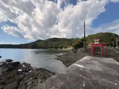 土佐清水港飛島防波堤灯台神社(高知県)
