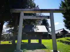 諏訪護国神社の鳥居