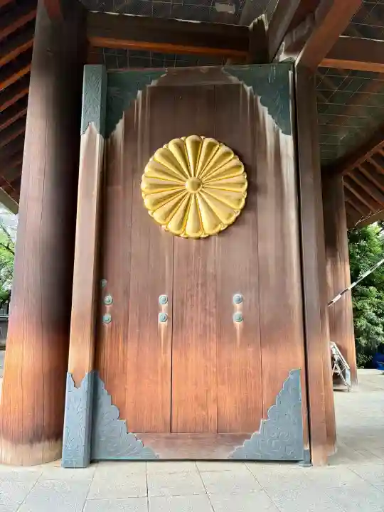靖國神社の{uncategorized: "未分類", other: "その他", undefined: "問題あり", building: "その他建物", grave: "お墓", sacred_gate: "鳥居", guardian: "狛犬", statue: "像", buddha: "仏像", history: "歴史", nature: "自然", garden: "庭園", animal: "動物", pagoda: "塔", temizu: "手水舎", mountain_gate: "山門・神門", sanctuary: "本殿・本堂", subordinate: "末社・摂社", art: "芸術", scenery: "景色", jizo: "地蔵", ema: "絵馬", goshuin: "御朱印", omikuji: "おみくじ", items: "授与品その他", amulet: "お守り", goshuincho: "御朱印帳", eats: "食事", festival: "お祭り", votive_dance: "神楽", shichigosan: "七五三参", wedding: "結婚式", experience: "体験その他", initially: "初詣", around: "周辺", anti_infection: "感染症対策"}