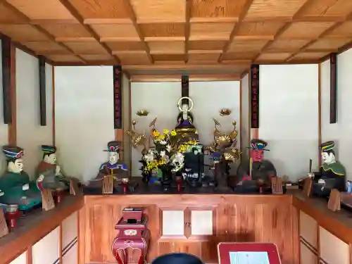 長光寺の{uncategorized: "未分類", other: "その他", undefined: "問題あり", building: "その他建物", grave: "お墓", sacred_gate: "鳥居", guardian: "狛犬", statue: "像", buddha: "仏像", history: "歴史", nature: "自然", garden: "庭園", animal: "動物", pagoda: "塔", temizu: "手水舎", mountain_gate: "山門・神門", sanctuary: "本殿・本堂", subordinate: "末社・摂社", art: "芸術", scenery: "景色", jizo: "地蔵", ema: "絵馬", goshuin: "御朱印", omikuji: "おみくじ", items: "授与品その他", amulet: "お守り", goshuincho: "御朱印帳", eats: "食事", festival: "お祭り", votive_dance: "神楽", shichigosan: "七五三参", wedding: "結婚式", experience: "体験その他", initially: "初詣", around: "周辺", anti_infection: "感染症対策"}