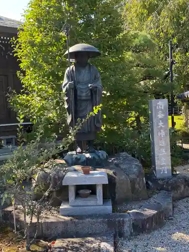 宝蔵寺の像