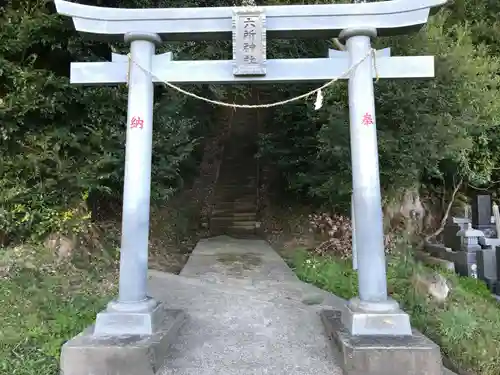 六所神社の鳥居