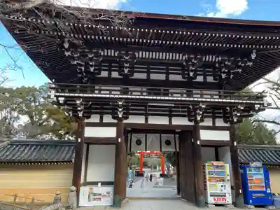 松尾大社の山門・神門