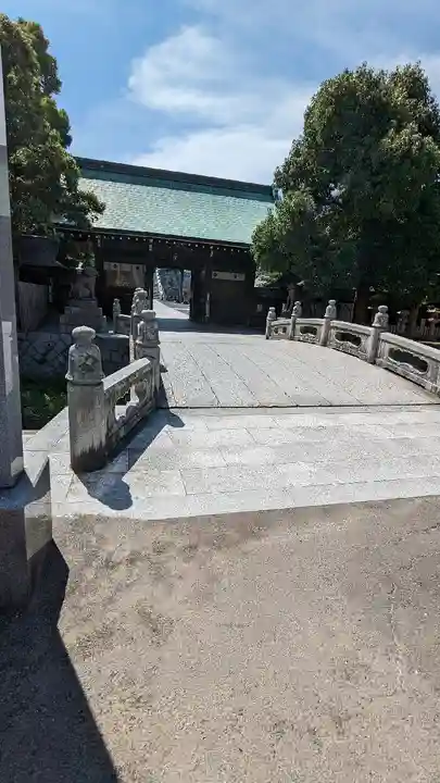 石清尾八幡宮の山門・神門