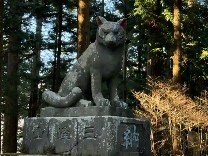 三峯神社の{uncategorized: "未分類", other: "その他", undefined: "問題あり", building: "その他建物", grave: "お墓", sacred_gate: "鳥居", guardian: "狛犬", statue: "像", buddha: "仏像", history: "歴史", nature: "自然", garden: "庭園", animal: "動物", pagoda: "塔", temizu: "手水舎", mountain_gate: "山門・神門", sanctuary: "本殿・本堂", subordinate: "末社・摂社", art: "芸術", scenery: "景色", jizo: "地蔵", ema: "絵馬", goshuin: "御朱印", omikuji: "おみくじ", items: "授与品その他", amulet: "お守り", goshuincho: "御朱印帳", eats: "食事", festival: "お祭り", votive_dance: "神楽", shichigosan: "七五三参", wedding: "結婚式", experience: "体験その他", initially: "初詣", around: "周辺", anti_infection: "感染症対策"}