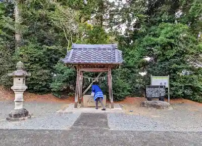 八柱神社 (細谷町上大附)の手水舎