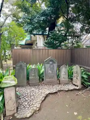 駒込天祖神社の{uncategorized: "未分類", other: "その他", undefined: "問題あり", building: "その他建物", grave: "お墓", sacred_gate: "鳥居", guardian: "狛犬", statue: "像", buddha: "仏像", history: "歴史", nature: "自然", garden: "庭園", animal: "動物", pagoda: "塔", temizu: "手水舎", mountain_gate: "山門・神門", sanctuary: "本殿・本堂", subordinate: "末社・摂社", art: "芸術", scenery: "景色", jizo: "地蔵", ema: "絵馬", goshuin: "御朱印", omikuji: "おみくじ", items: "授与品その他", amulet: "お守り", goshuincho: "御朱印帳", eats: "食事", festival: "お祭り", votive_dance: "神楽", shichigosan: "七五三参", wedding: "結婚式", experience: "体験その他", initially: "初詣", around: "周辺", anti_infection: "感染症対策"}