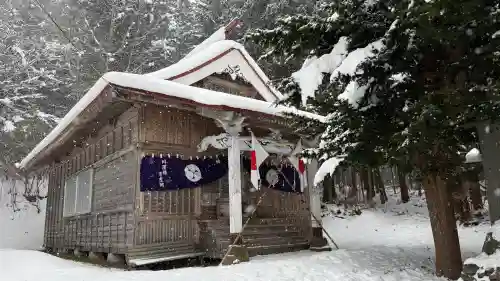 富川八幡宮の{uncategorized: "未分類", other: "その他", undefined: "問題あり", building: "その他建物", grave: "お墓", sacred_gate: "鳥居", guardian: "狛犬", statue: "像", buddha: "仏像", history: "歴史", nature: "自然", garden: "庭園", animal: "動物", pagoda: "塔", temizu: "手水舎", mountain_gate: "山門・神門", sanctuary: "本殿・本堂", subordinate: "末社・摂社", art: "芸術", scenery: "景色", jizo: "地蔵", ema: "絵馬", goshuin: "御朱印", omikuji: "おみくじ", items: "授与品その他", amulet: "お守り", goshuincho: "御朱印帳", eats: "食事", festival: "お祭り", votive_dance: "神楽", shichigosan: "七五三参", wedding: "結婚式", experience: "体験その他", initially: "初詣", around: "周辺", anti_infection: "感染症対策"}