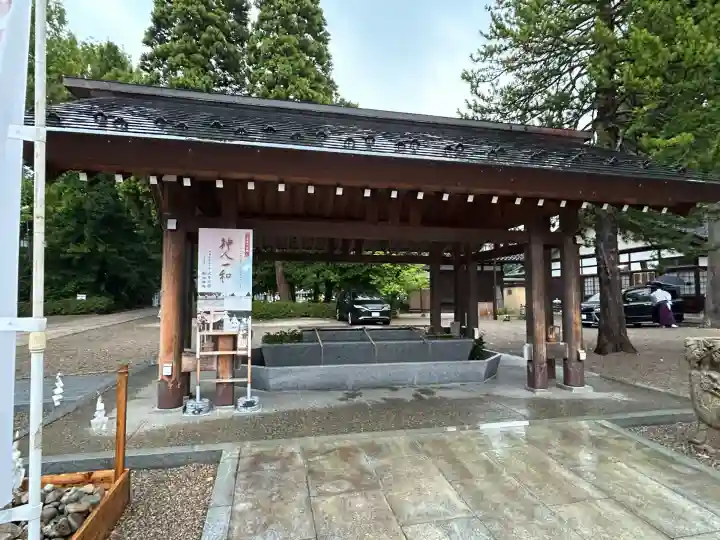 射水神社の手水舎