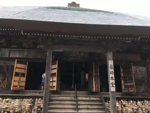 目の霊山　油山寺の本殿・本堂