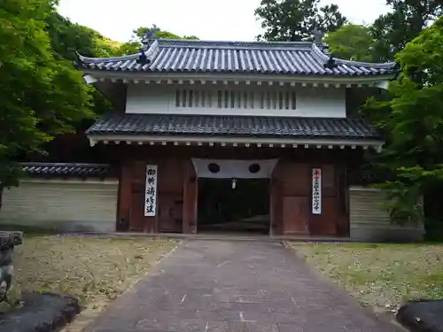 目の霊山　油山寺の山門・神門