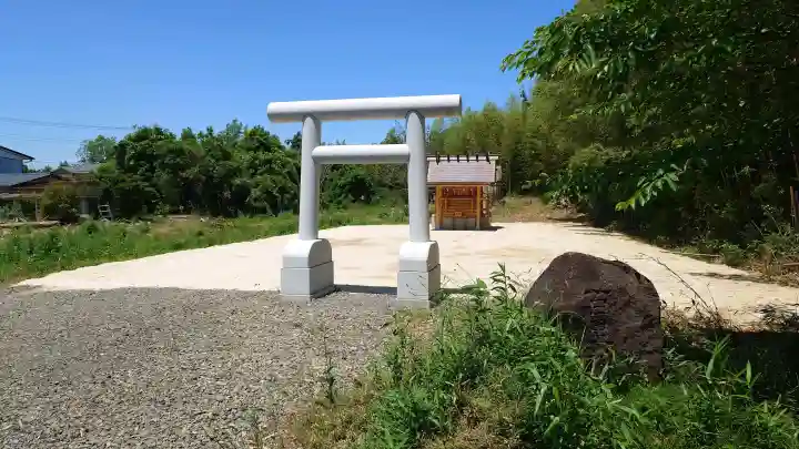 百里神社の{uncategorized: "未分類", other: "その他", undefined: "問題あり", building: "その他建物", grave: "お墓", sacred_gate: "鳥居", guardian: "狛犬", statue: "像", buddha: "仏像", history: "歴史", nature: "自然", garden: "庭園", animal: "動物", pagoda: "塔", temizu: "手水舎", mountain_gate: "山門・神門", sanctuary: "本殿・本堂", subordinate: "末社・摂社", art: "芸術", scenery: "景色", jizo: "地蔵", ema: "絵馬", goshuin: "御朱印", omikuji: "おみくじ", items: "授与品その他", amulet: "お守り", goshuincho: "御朱印帳", eats: "食事", festival: "お祭り", votive_dance: "神楽", shichigosan: "七五三参", wedding: "結婚式", experience: "体験その他", initially: "初詣", around: "周辺", anti_infection: "感染症対策"}