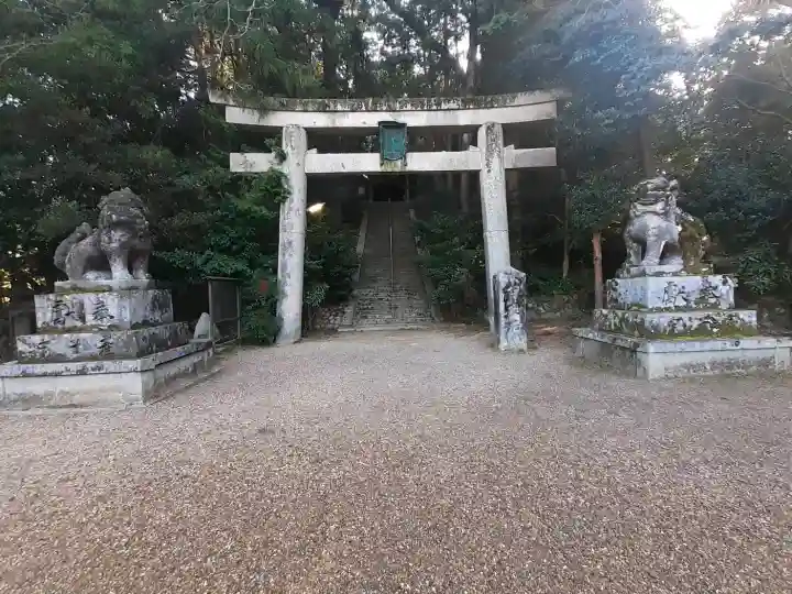 建水分神社の{uncategorized: "未分類", other: "その他", undefined: "問題あり", building: "その他建物", grave: "お墓", sacred_gate: "鳥居", guardian: "狛犬", statue: "像", buddha: "仏像", history: "歴史", nature: "自然", garden: "庭園", animal: "動物", pagoda: "塔", temizu: "手水舎", mountain_gate: "山門・神門", sanctuary: "本殿・本堂", subordinate: "末社・摂社", art: "芸術", scenery: "景色", jizo: "地蔵", ema: "絵馬", goshuin: "御朱印", omikuji: "おみくじ", items: "授与品その他", amulet: "お守り", goshuincho: "御朱印帳", eats: "食事", festival: "お祭り", votive_dance: "神楽", shichigosan: "七五三参", wedding: "結婚式", experience: "体験その他", initially: "初詣", around: "周辺", anti_infection: "感染症対策"}