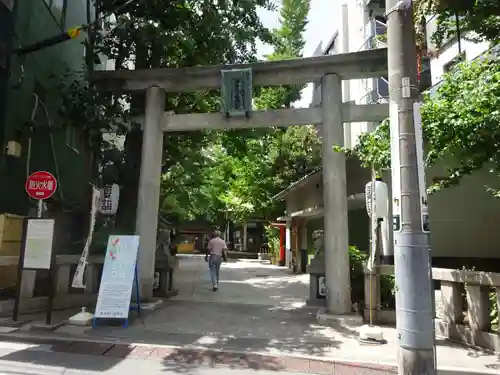 銀杏岡八幡神社の鳥居