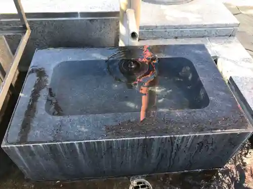 稲荷大明神（そごう横浜店・屋上）の手水舎