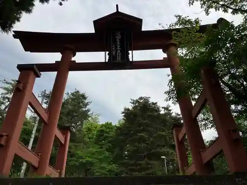 健御名方富命彦神別神社の鳥居