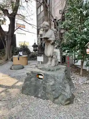 花園神社の像