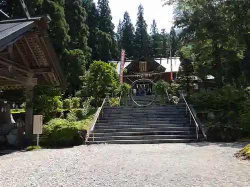 八海山尊神社の建物その他