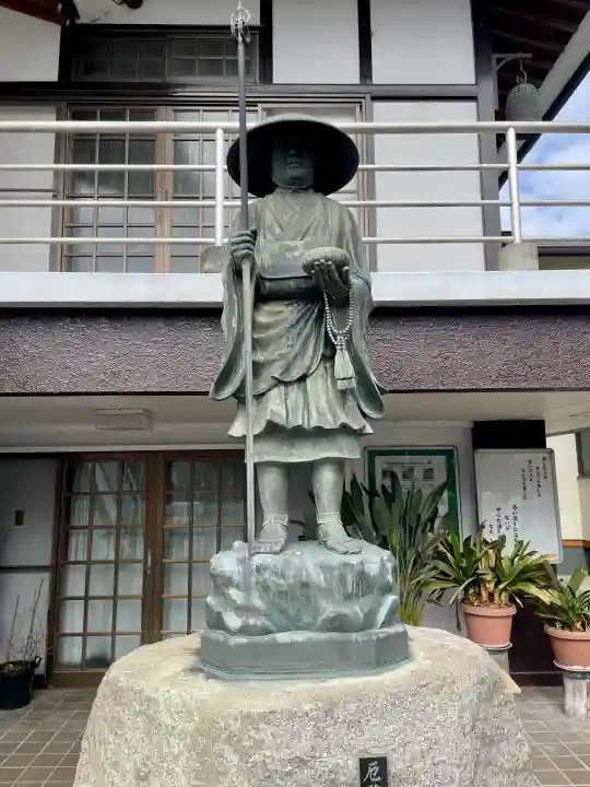 成就院の{uncategorized: "未分類", other: "その他", undefined: "問題あり", building: "その他建物", grave: "お墓", sacred_gate: "鳥居", guardian: "狛犬", statue: "像", buddha: "仏像", history: "歴史", nature: "自然", garden: "庭園", animal: "動物", pagoda: "塔", temizu: "手水舎", mountain_gate: "山門・神門", sanctuary: "本殿・本堂", subordinate: "末社・摂社", art: "芸術", scenery: "景色", jizo: "地蔵", ema: "絵馬", goshuin: "御朱印", omikuji: "おみくじ", items: "授与品その他", amulet: "お守り", goshuincho: "御朱印帳", eats: "食事", festival: "お祭り", votive_dance: "神楽", shichigosan: "七五三参", wedding: "結婚式", experience: "体験その他", initially: "初詣", around: "周辺", anti_infection: "感染症対策"}