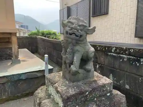 諏訪神社の狛犬