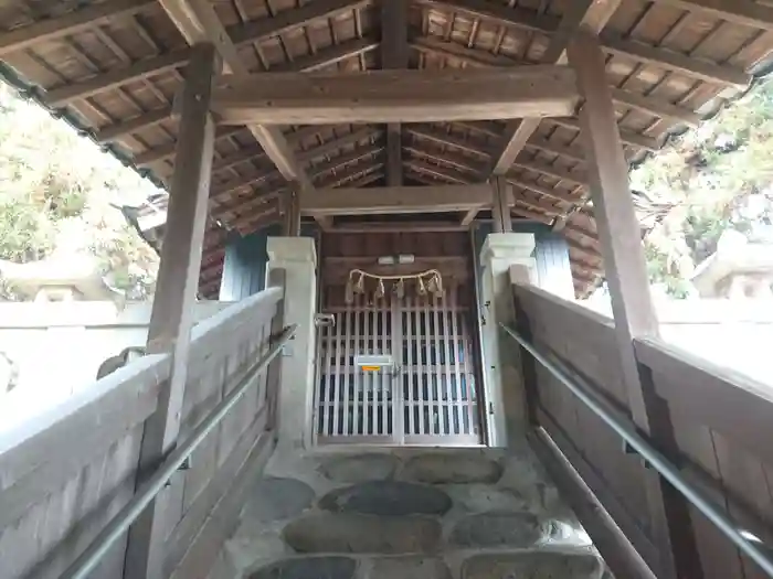 洞神社の本殿