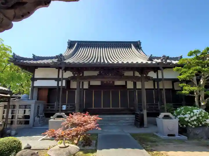 救鱗寺の本殿・本堂