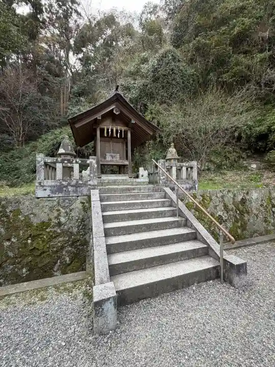美保神社の{uncategorized: "未分類", other: "その他", undefined: "問題あり", building: "その他建物", grave: "お墓", sacred_gate: "鳥居", guardian: "狛犬", statue: "像", buddha: "仏像", history: "歴史", nature: "自然", garden: "庭園", animal: "動物", pagoda: "塔", temizu: "手水舎", mountain_gate: "山門・神門", sanctuary: "本殿・本堂", subordinate: "末社・摂社", art: "芸術", scenery: "景色", jizo: "地蔵", ema: "絵馬", goshuin: "御朱印", omikuji: "おみくじ", items: "授与品その他", amulet: "お守り", goshuincho: "御朱印帳", eats: "食事", festival: "お祭り", votive_dance: "神楽", shichigosan: "七五三参", wedding: "結婚式", experience: "体験その他", initially: "初詣", around: "周辺", anti_infection: "感染症対策"}