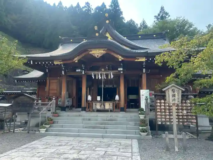 丹生川上神社(上社)の{uncategorized: "未分類", other: "その他", undefined: "問題あり", building: "その他建物", grave: "お墓", sacred_gate: "鳥居", guardian: "狛犬", statue: "像", buddha: "仏像", history: "歴史", nature: "自然", garden: "庭園", animal: "動物", pagoda: "塔", temizu: "手水舎", mountain_gate: "山門・神門", sanctuary: "本殿・本堂", subordinate: "末社・摂社", art: "芸術", scenery: "景色", jizo: "地蔵", ema: "絵馬", goshuin: "御朱印", omikuji: "おみくじ", items: "授与品その他", amulet: "お守り", goshuincho: "御朱印帳", eats: "食事", festival: "お祭り", votive_dance: "神楽", shichigosan: "七五三参", wedding: "結婚式", experience: "体験その他", initially: "初詣", around: "周辺", anti_infection: "感染症対策"}