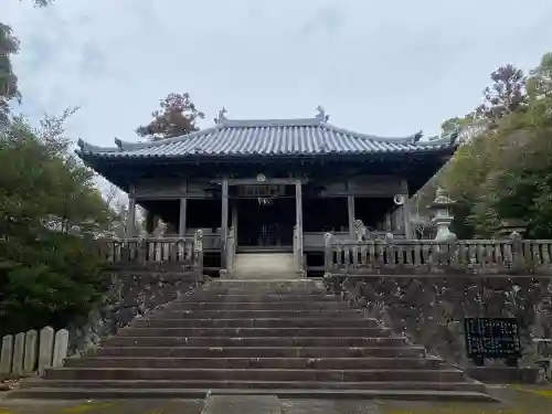 八幡神社の{uncategorized: "未分類", other: "その他", undefined: "問題あり", building: "その他建物", grave: "お墓", sacred_gate: "鳥居", guardian: "狛犬", statue: "像", buddha: "仏像", history: "歴史", nature: "自然", garden: "庭園", animal: "動物", pagoda: "塔", temizu: "手水舎", mountain_gate: "山門・神門", sanctuary: "本殿・本堂", subordinate: "末社・摂社", art: "芸術", scenery: "景色", jizo: "地蔵", ema: "絵馬", goshuin: "御朱印", omikuji: "おみくじ", items: "授与品その他", amulet: "お守り", goshuincho: "御朱印帳", eats: "食事", festival: "お祭り", votive_dance: "神楽", shichigosan: "七五三参", wedding: "結婚式", experience: "体験その他", initially: "初詣", around: "周辺", anti_infection: "感染症対策"}