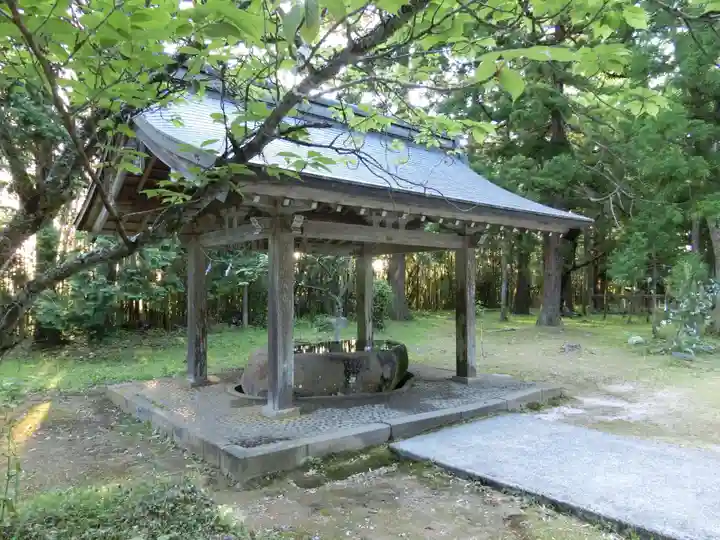 倭文神社の手水舎