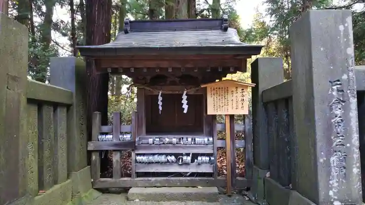 諏訪大社下社春宮の末社・摂社