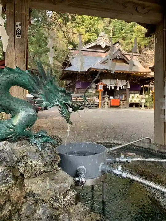 新倉富士浅間神社の本殿・本堂