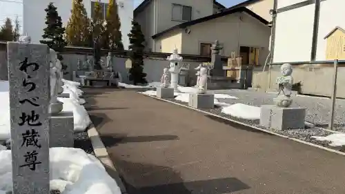 妙見寺の{uncategorized: "未分類", other: "その他", undefined: "問題あり", building: "その他建物", grave: "お墓", sacred_gate: "鳥居", guardian: "狛犬", statue: "像", buddha: "仏像", history: "歴史", nature: "自然", garden: "庭園", animal: "動物", pagoda: "塔", temizu: "手水舎", mountain_gate: "山門・神門", sanctuary: "本殿・本堂", subordinate: "末社・摂社", art: "芸術", scenery: "景色", jizo: "地蔵", ema: "絵馬", goshuin: "御朱印", omikuji: "おみくじ", items: "授与品その他", amulet: "お守り", goshuincho: "御朱印帳", eats: "食事", festival: "お祭り", votive_dance: "神楽", shichigosan: "七五三参", wedding: "結婚式", experience: "体験その他", initially: "初詣", around: "周辺", anti_infection: "感染症対策"}