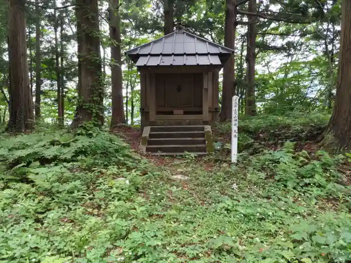 小月山神社の建物その他
