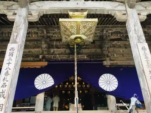 成相寺の本殿・本堂