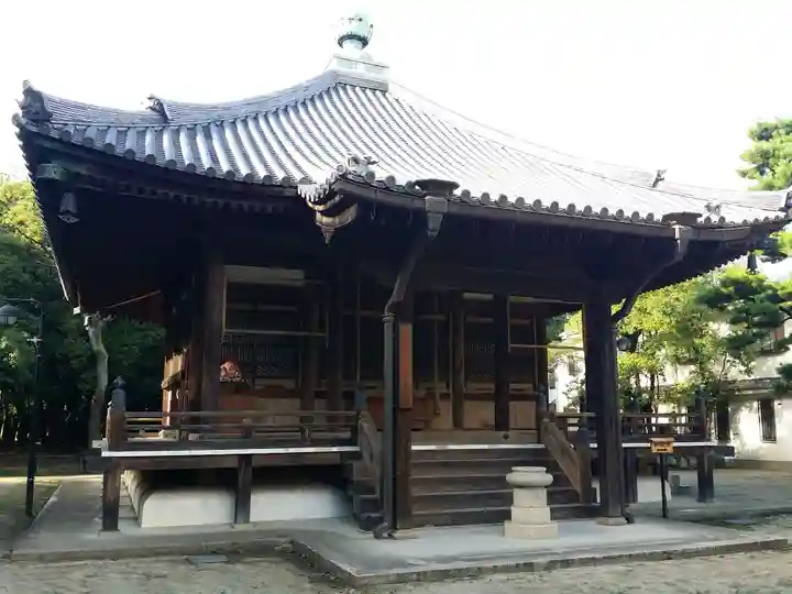 昆陽寺の本殿・本堂