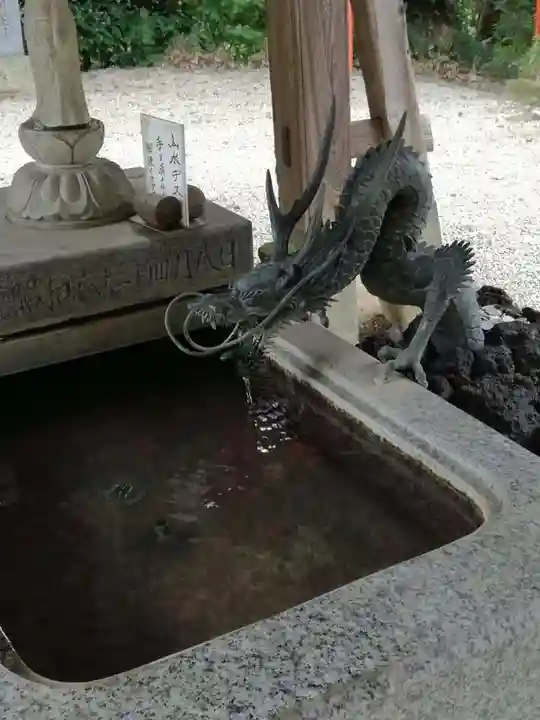 椎尾山薬王院の手水舎