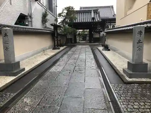 来迎寺の山門